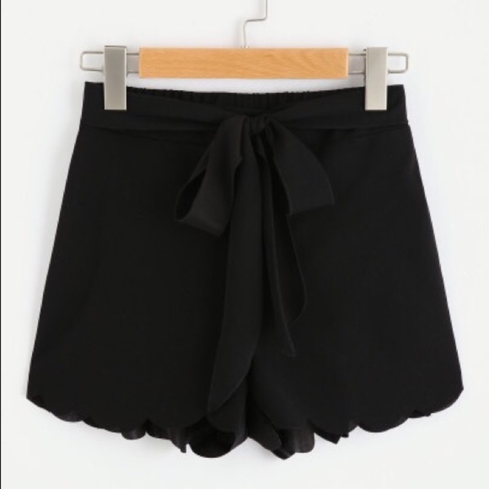 Tie Waist Scalloped Shorts